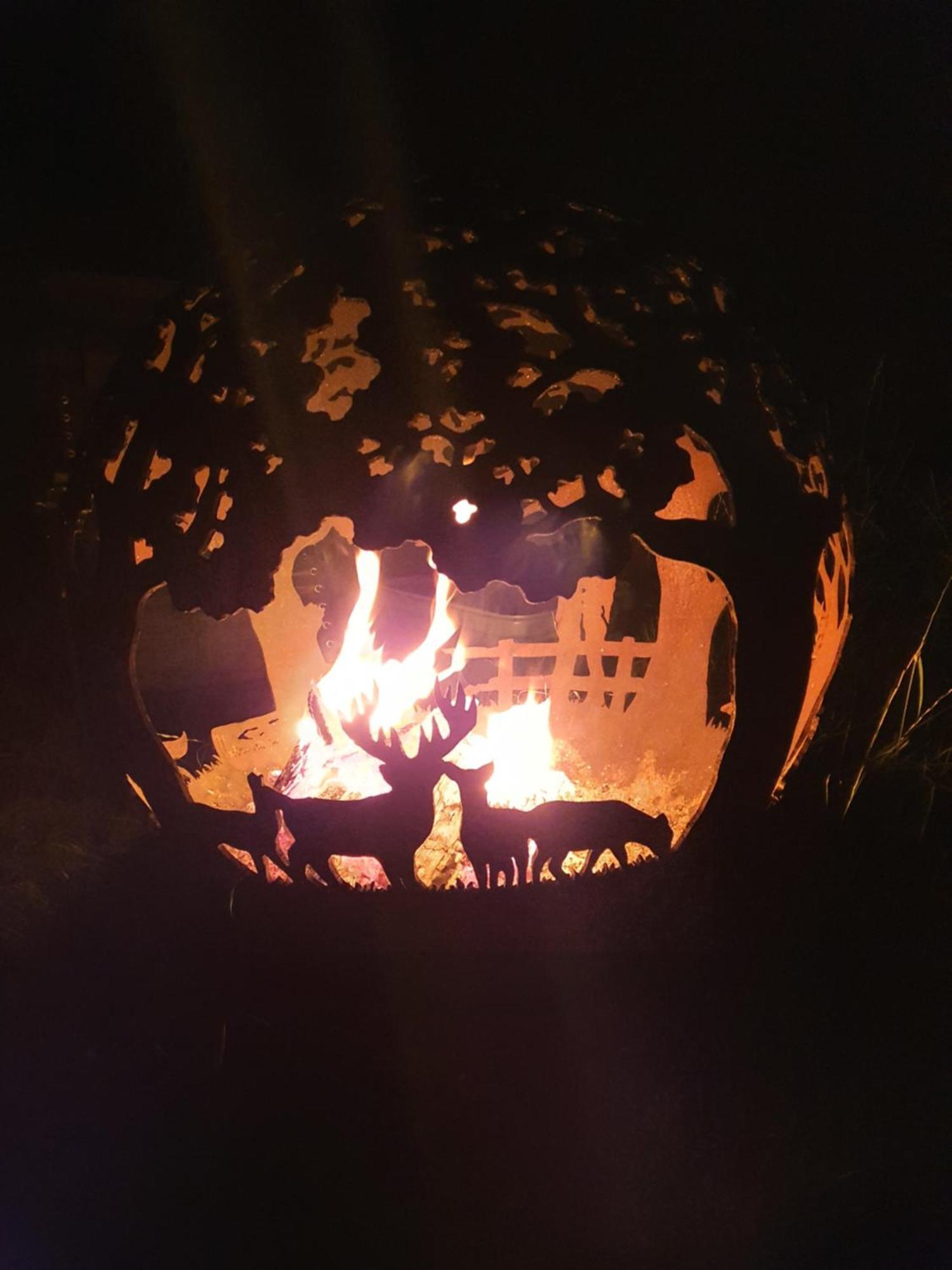 ホテル Gilfach Gower Farm Luxury Yurt With Hot Tub アンマンフォード エクステリア 写真