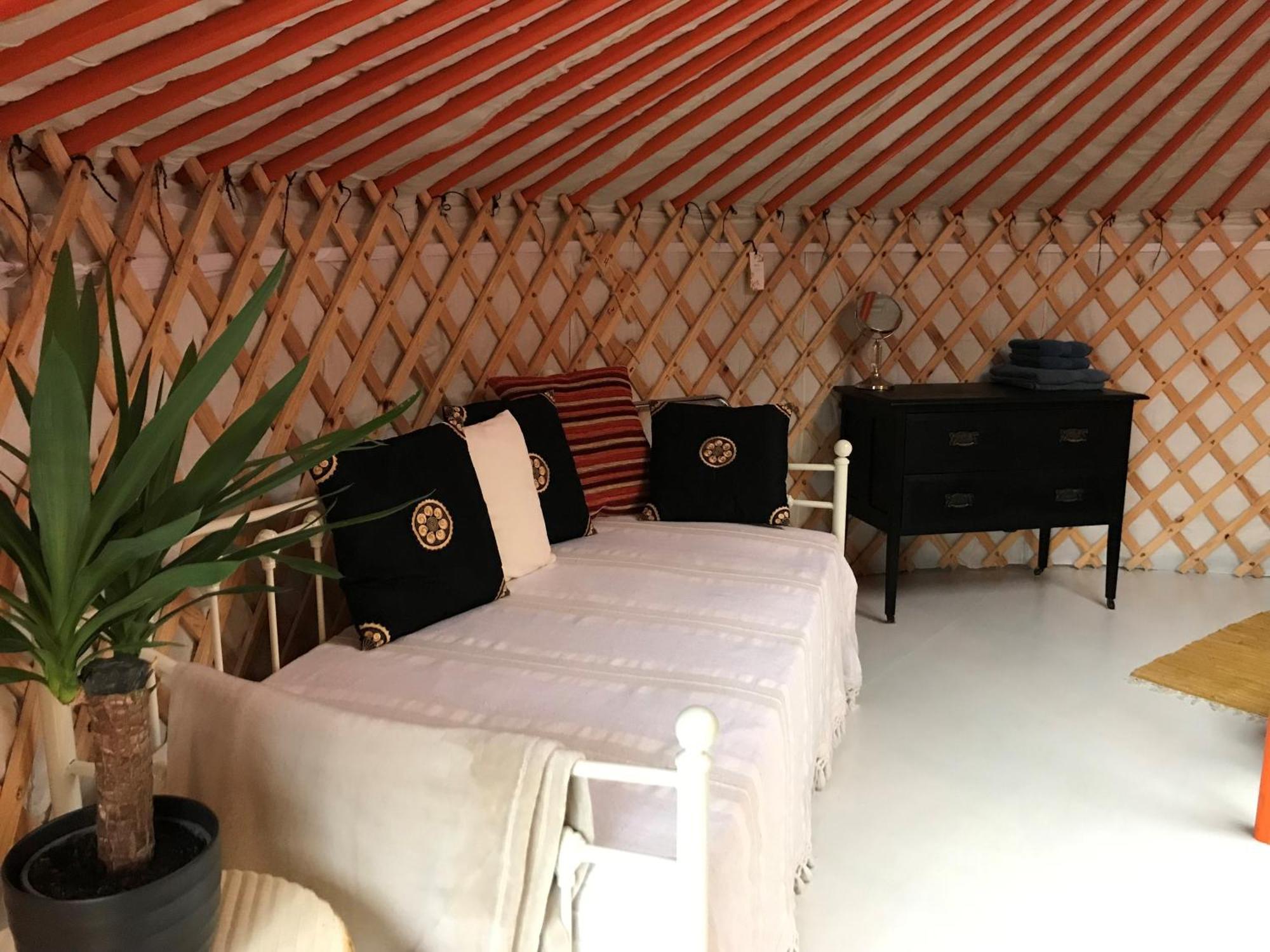 ホテル Gilfach Gower Farm Luxury Yurt With Hot Tub アンマンフォード エクステリア 写真