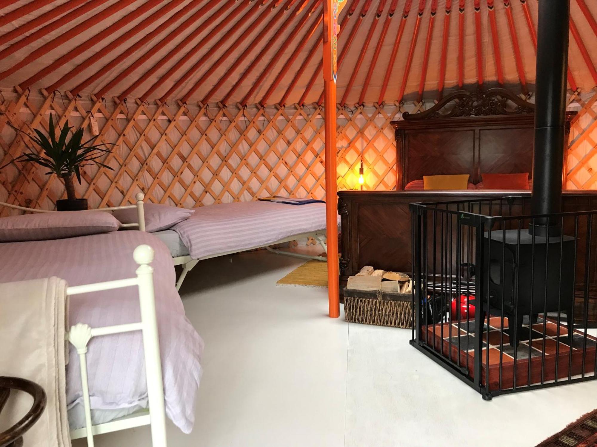ホテル Gilfach Gower Farm Luxury Yurt With Hot Tub アンマンフォード エクステリア 写真