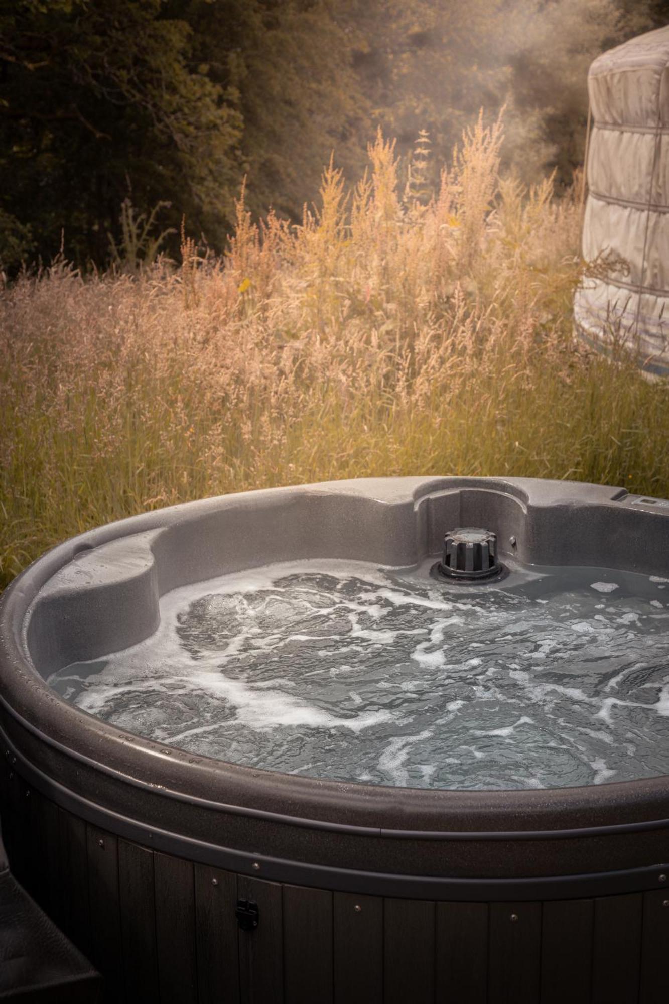 ホテル Gilfach Gower Farm Luxury Yurt With Hot Tub アンマンフォード エクステリア 写真