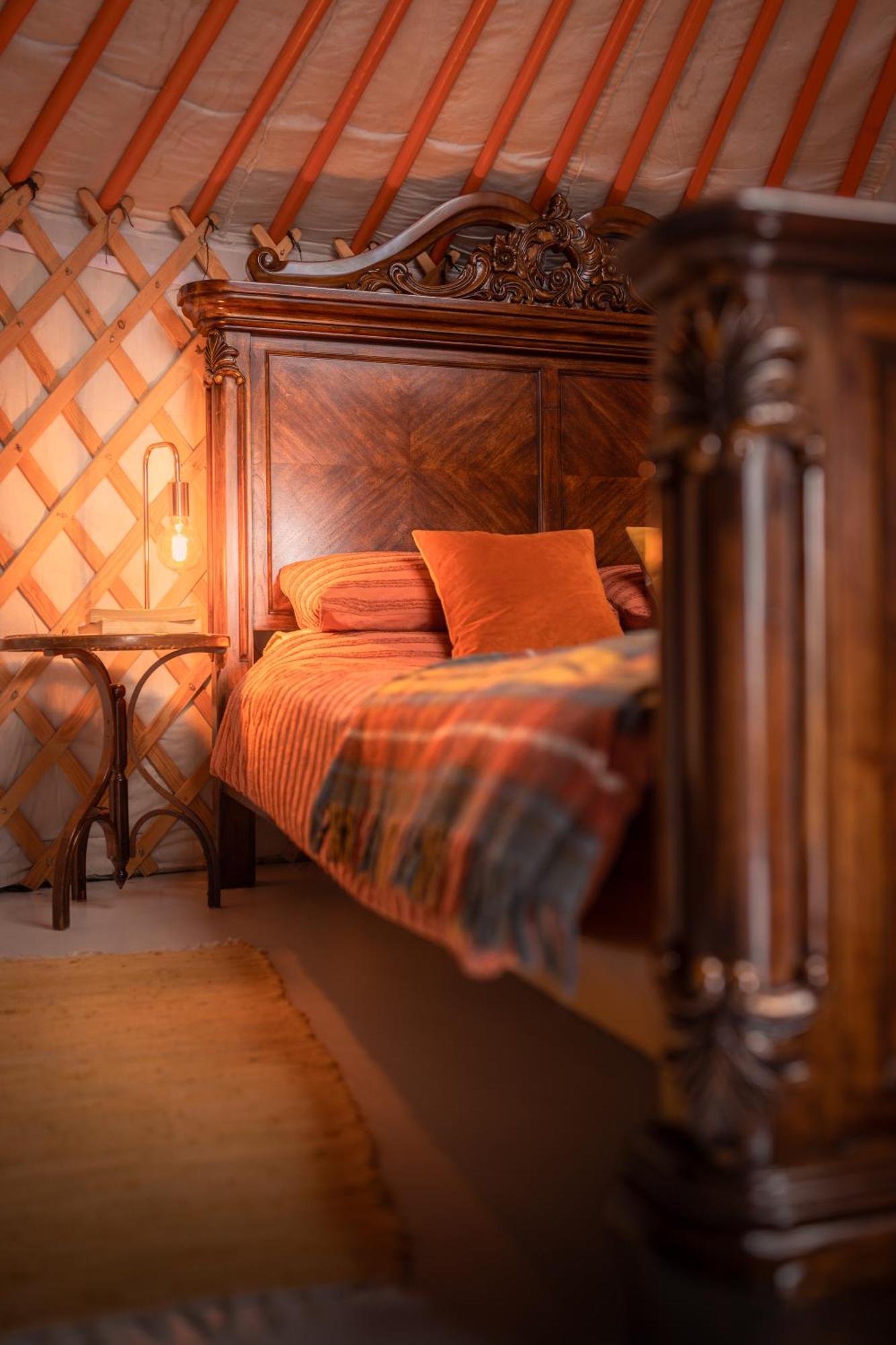 ホテル Gilfach Gower Farm Luxury Yurt With Hot Tub アンマンフォード エクステリア 写真